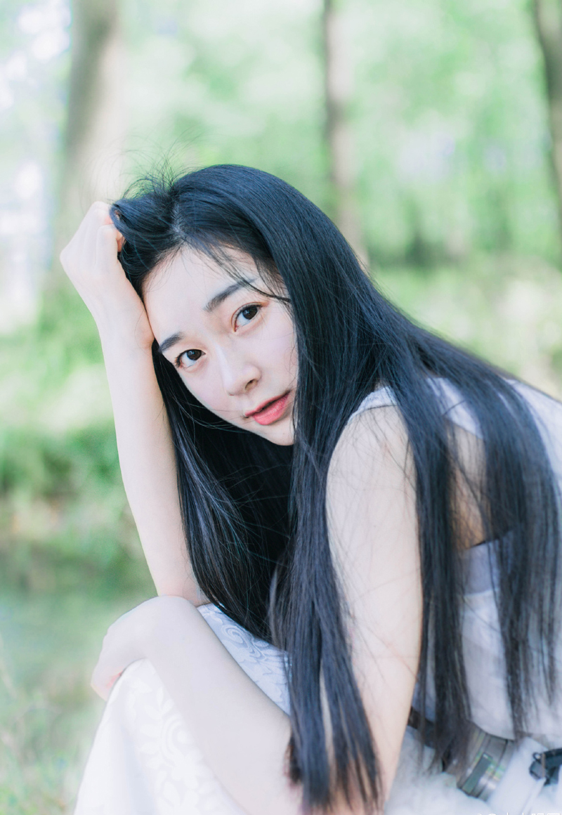 化妆有助气色，无助气质。有家产和有家教没有太大关系。——三毛《亲爱的三毛》